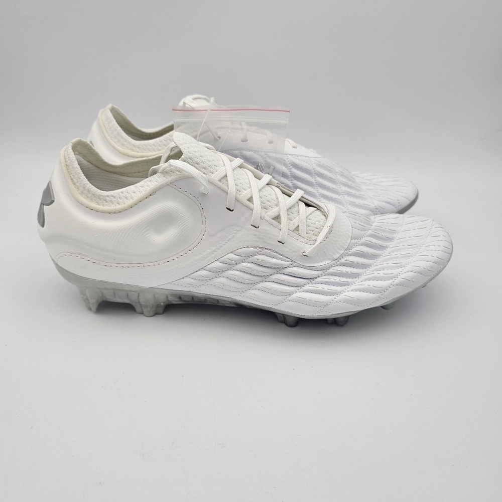 Under Armour Magnetico Elite 3 FG White Soccer Cleats Womens Size 10